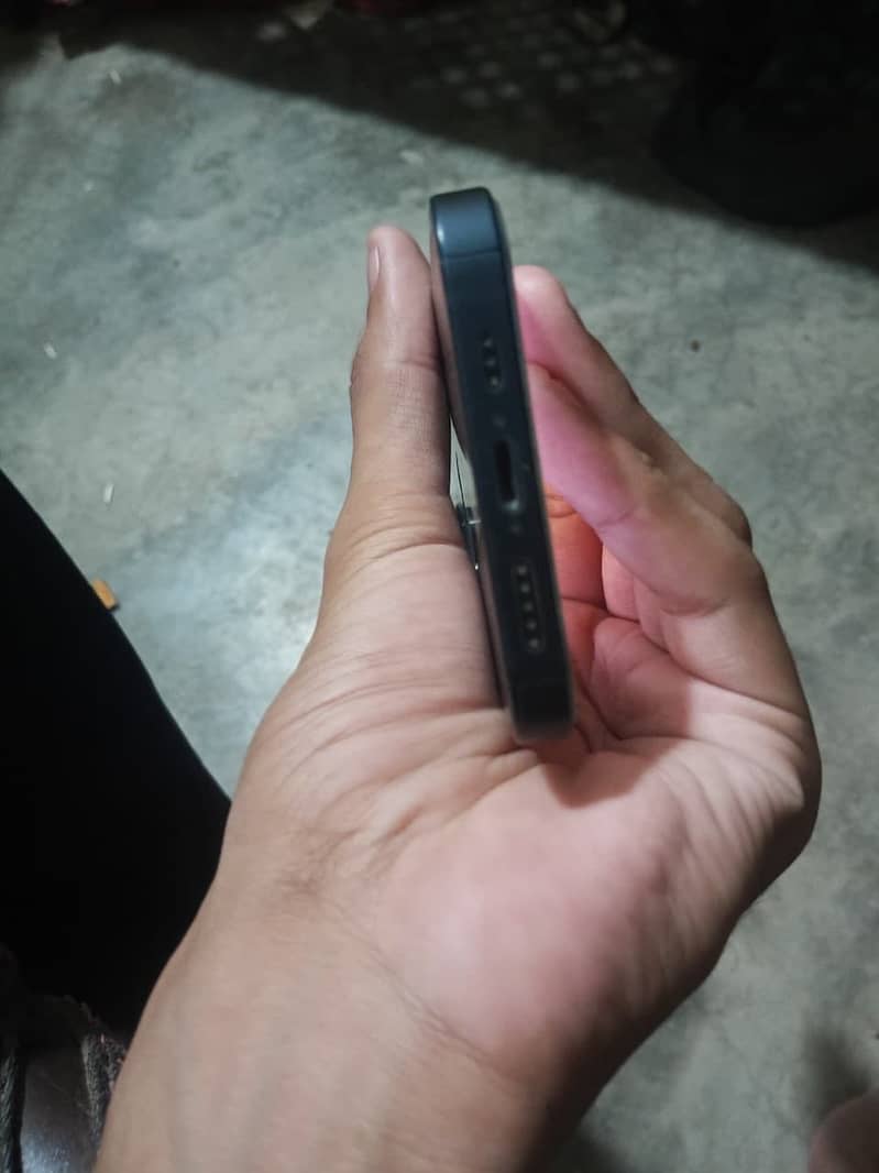 Apple iPhone 13 4