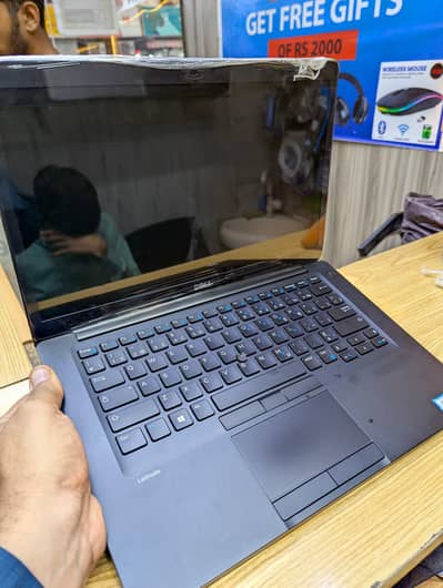 Dell latitude 7490 core i7 6Gen 8gb ramm 256 gb  ssd No 03046916382