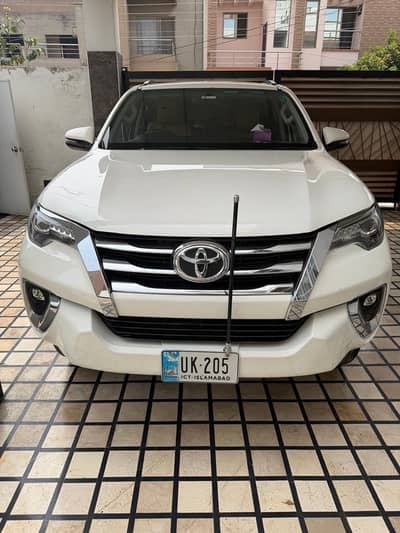 Toyota Fortuner v 2021