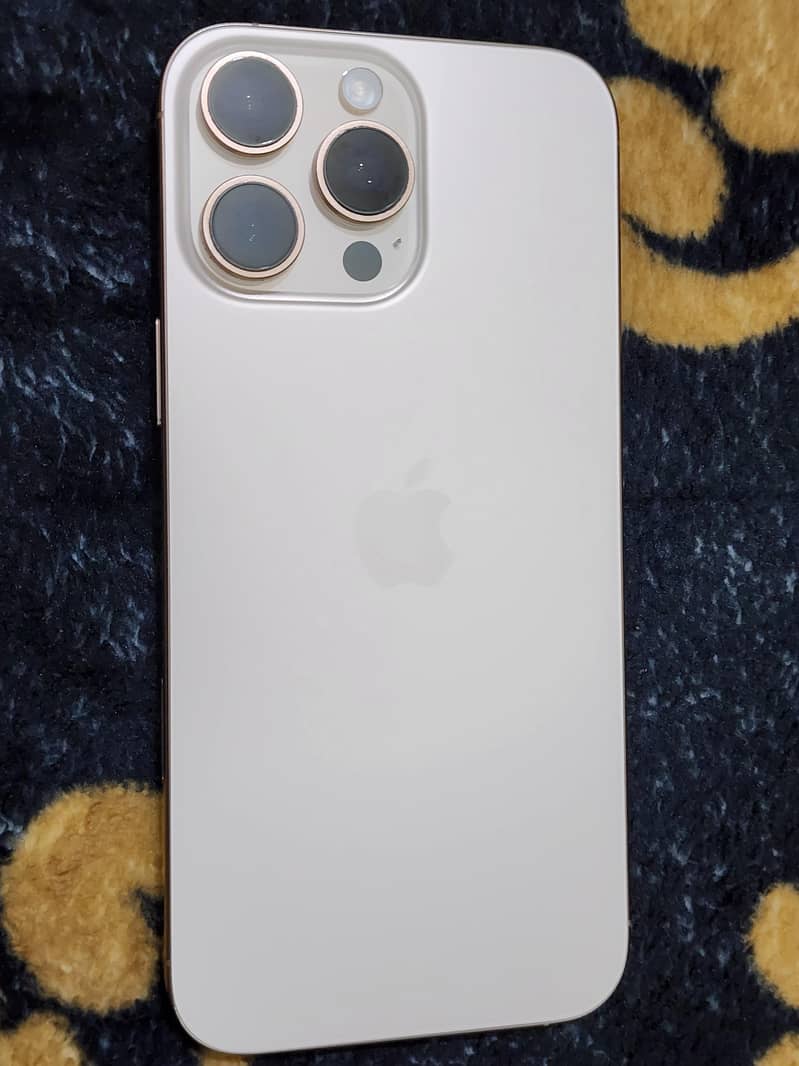 Apple iPhone 16 Pro Max 4