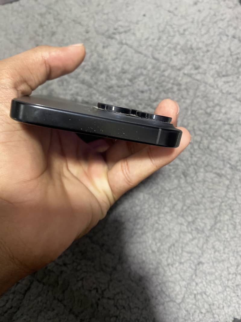Apple iPhone 16 Pro Max 0