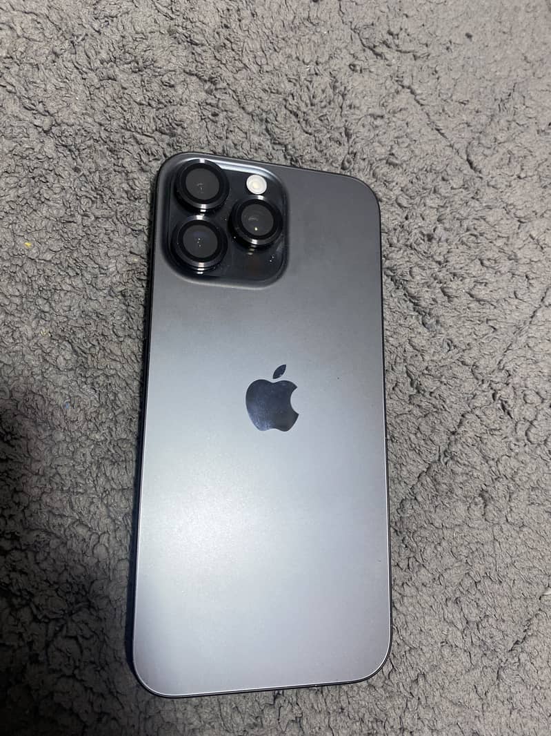 Apple iPhone 16 Pro Max 3