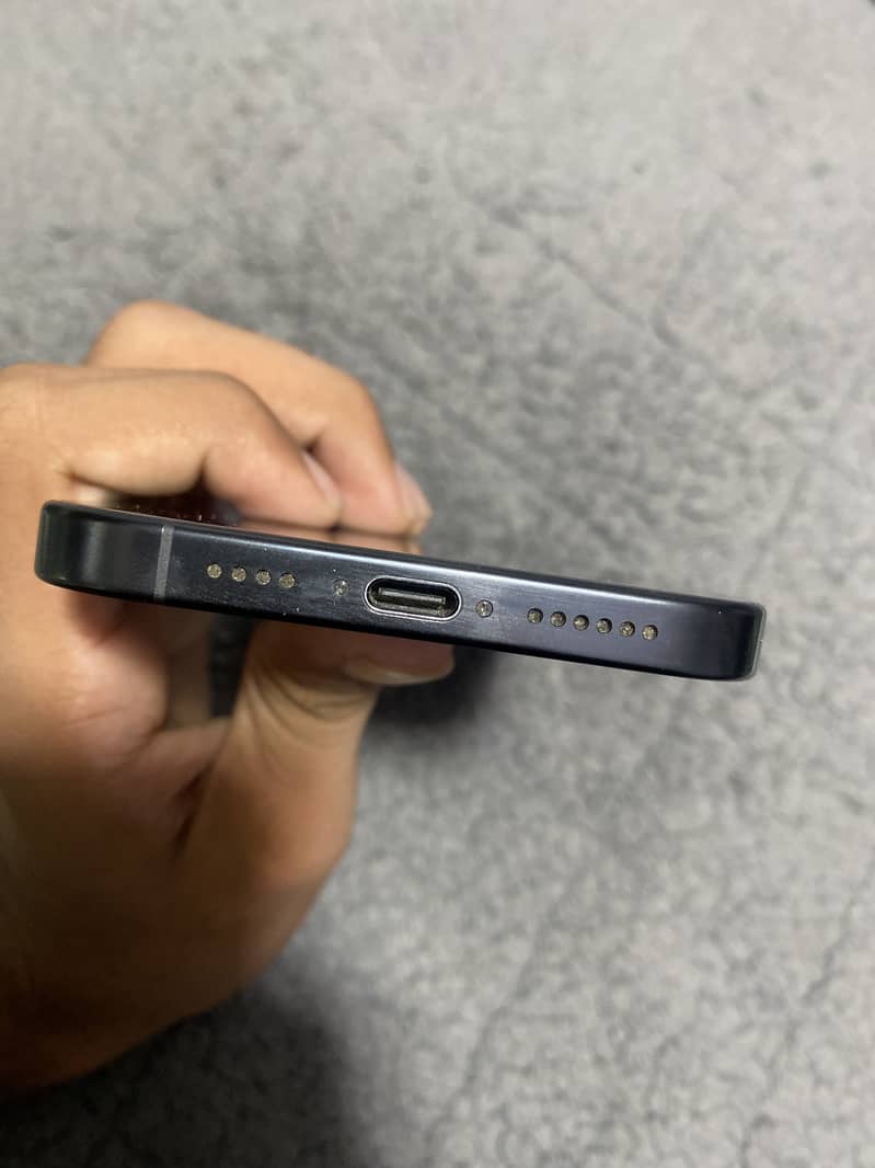 Apple iPhone 16 Pro Max 4