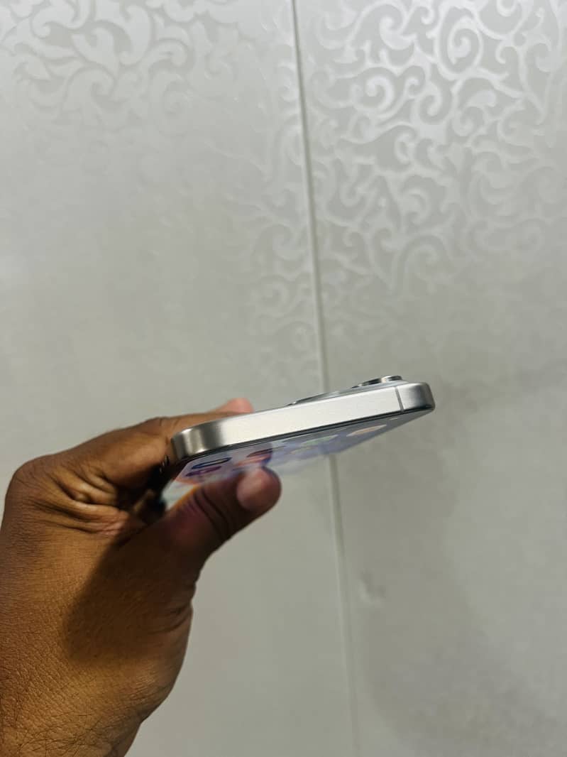 Apple iPhone 15 Pro Max 1