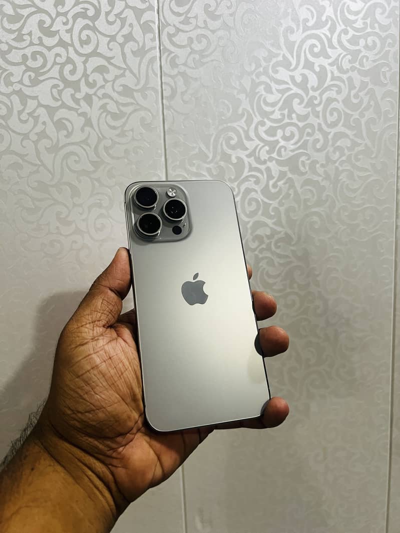 Apple iPhone 15 Pro Max 5