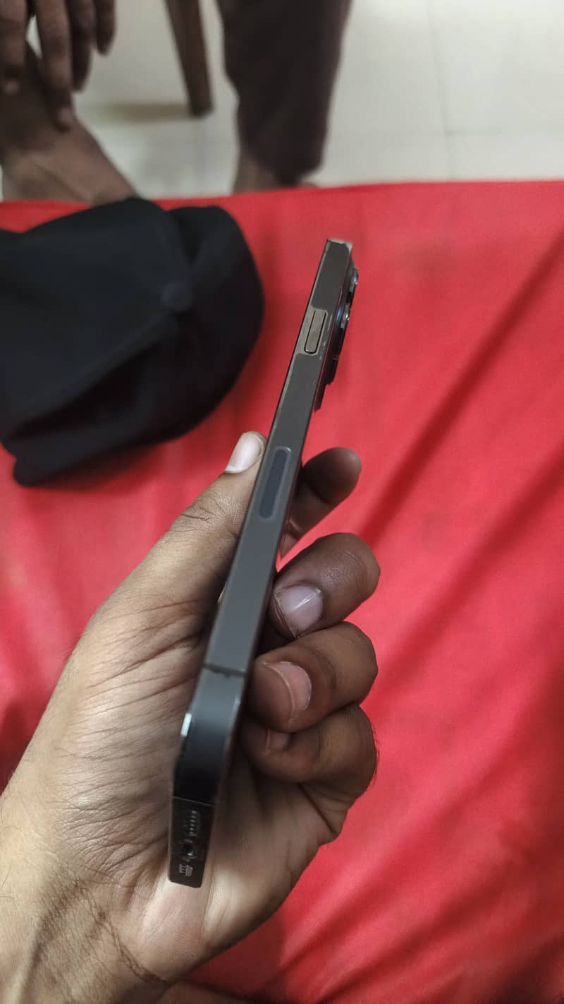 Apple iPhone 13 Pro Max 4