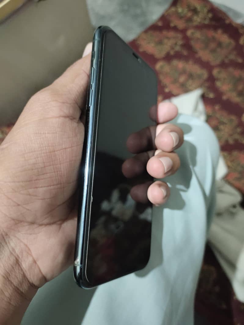 Apple iPhone 11 Pro Max 6