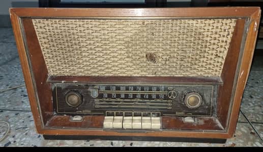 RARE 1950s TESLA RONDO 522A — A PIECE OF RADIO HISTORY