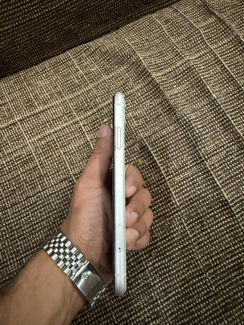 Apple iPhone 11 3