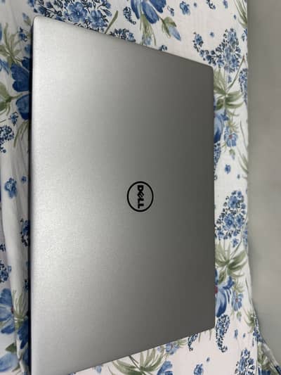 Dell XPS 13 9350 | core i5 6th gen | 4 GB RAM | 256 GB SsD