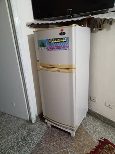 Refrigerator Med (10/10) mint and orig cond, never repaired ,no dents