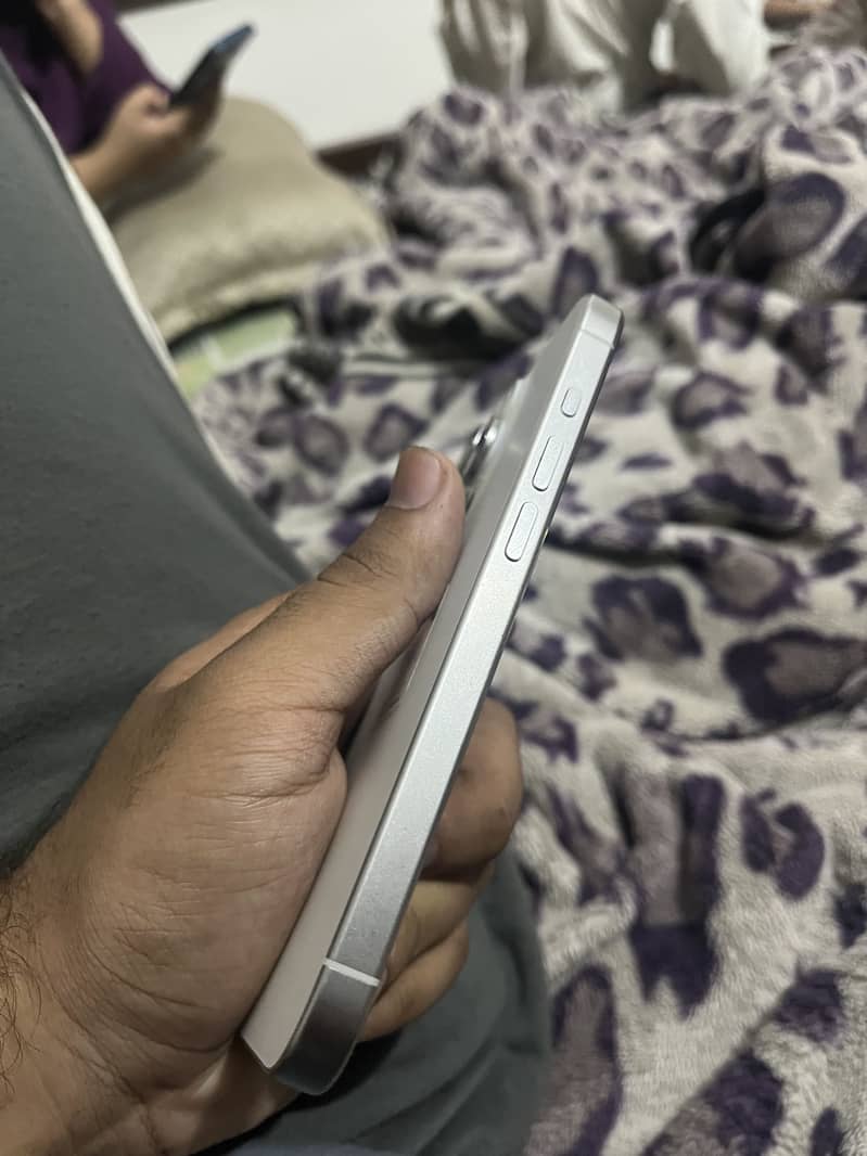 Apple iPhone 15 Pro 3