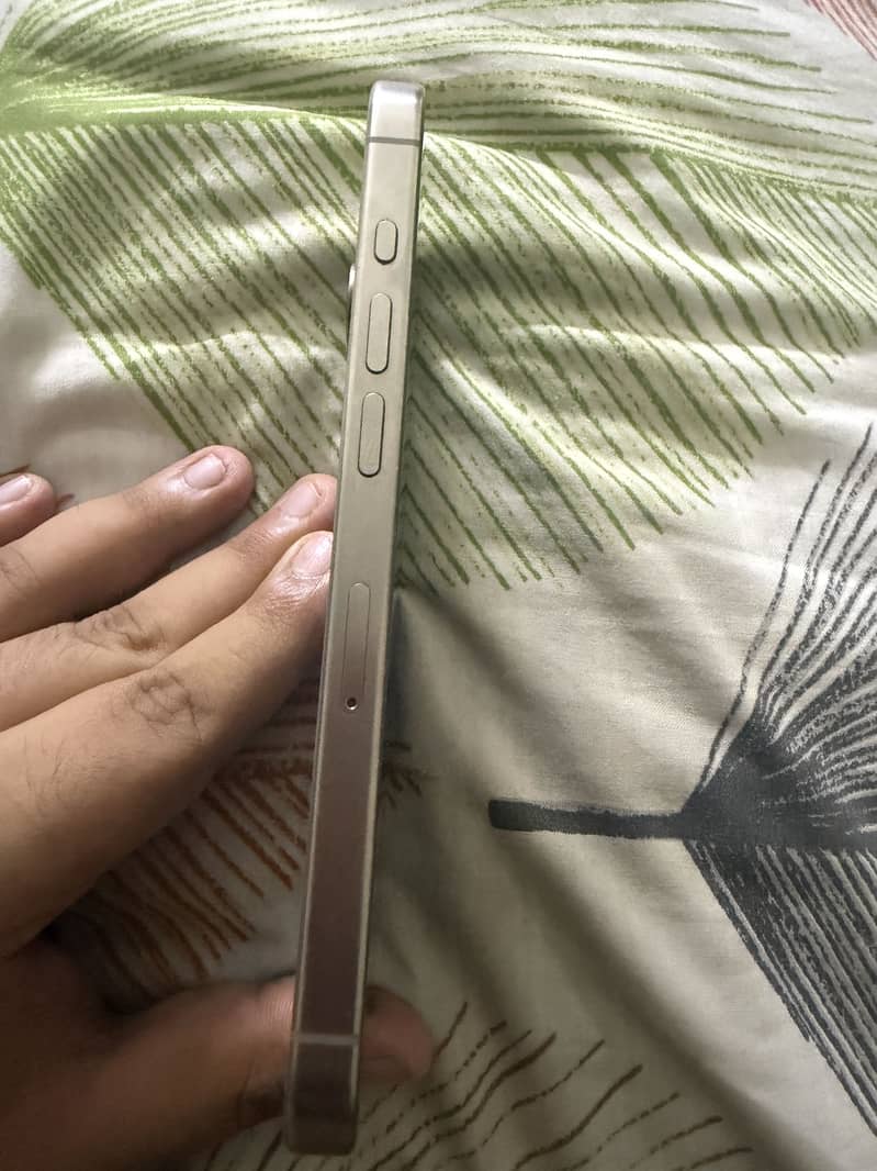 Apple iPhone 15 Pro 1