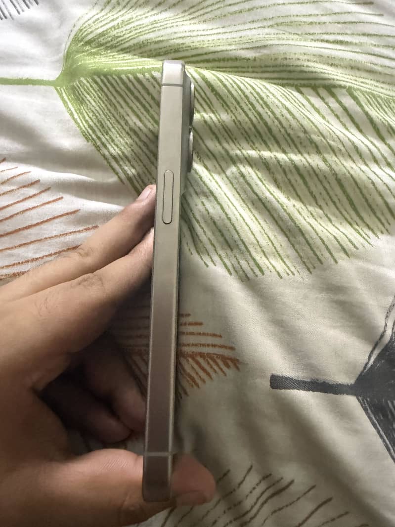 Apple iPhone 15 Pro 3