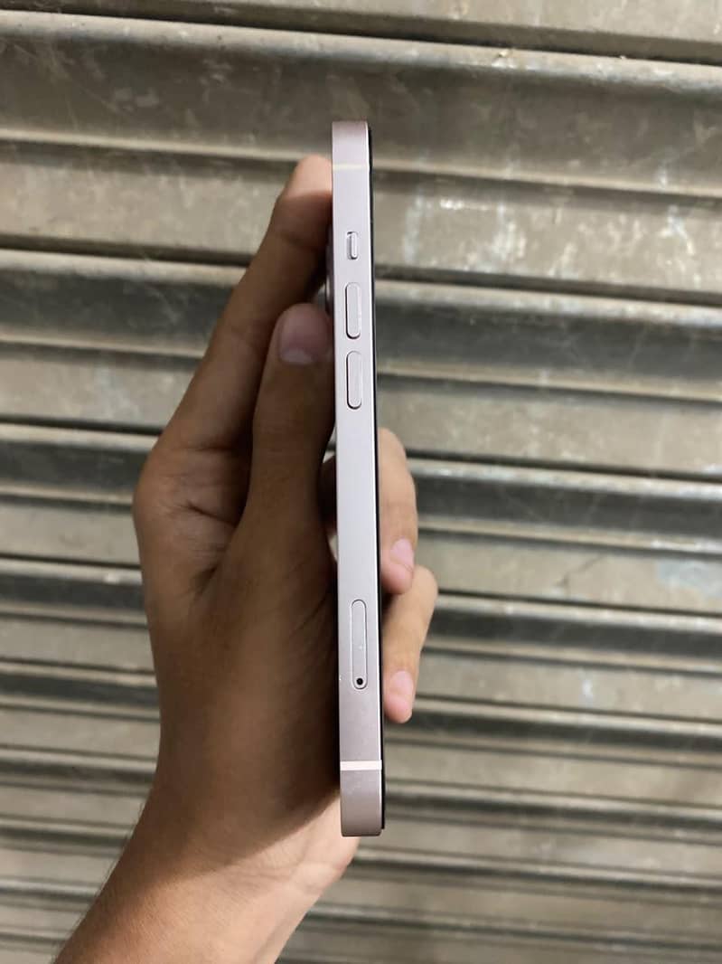 Apple iPhone 13 4