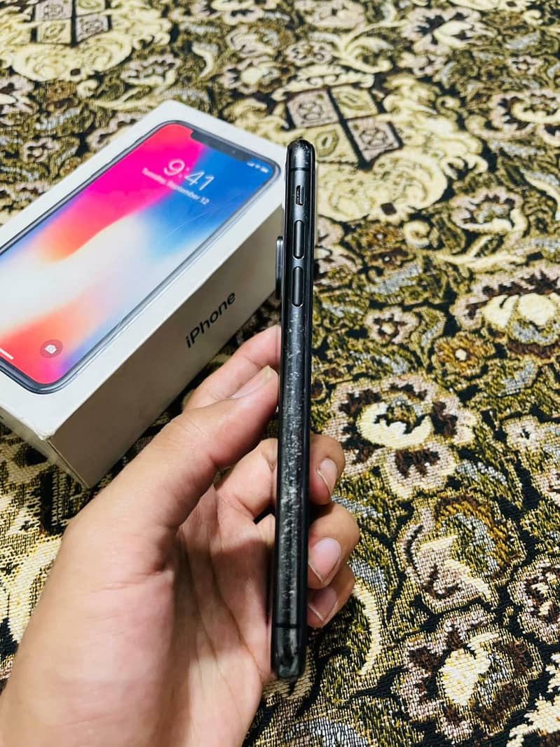 Apple iPhone X 4