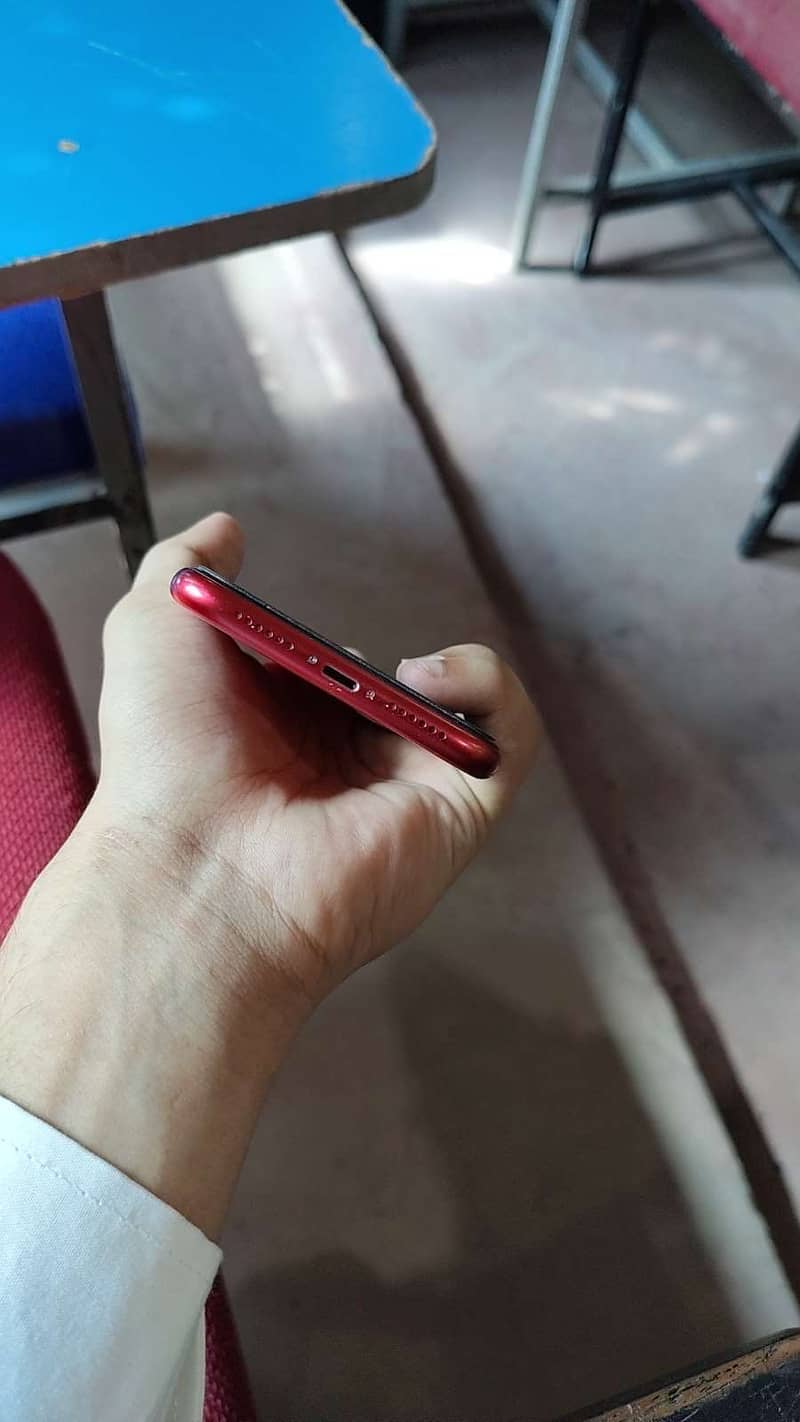Apple iPhone 11 3