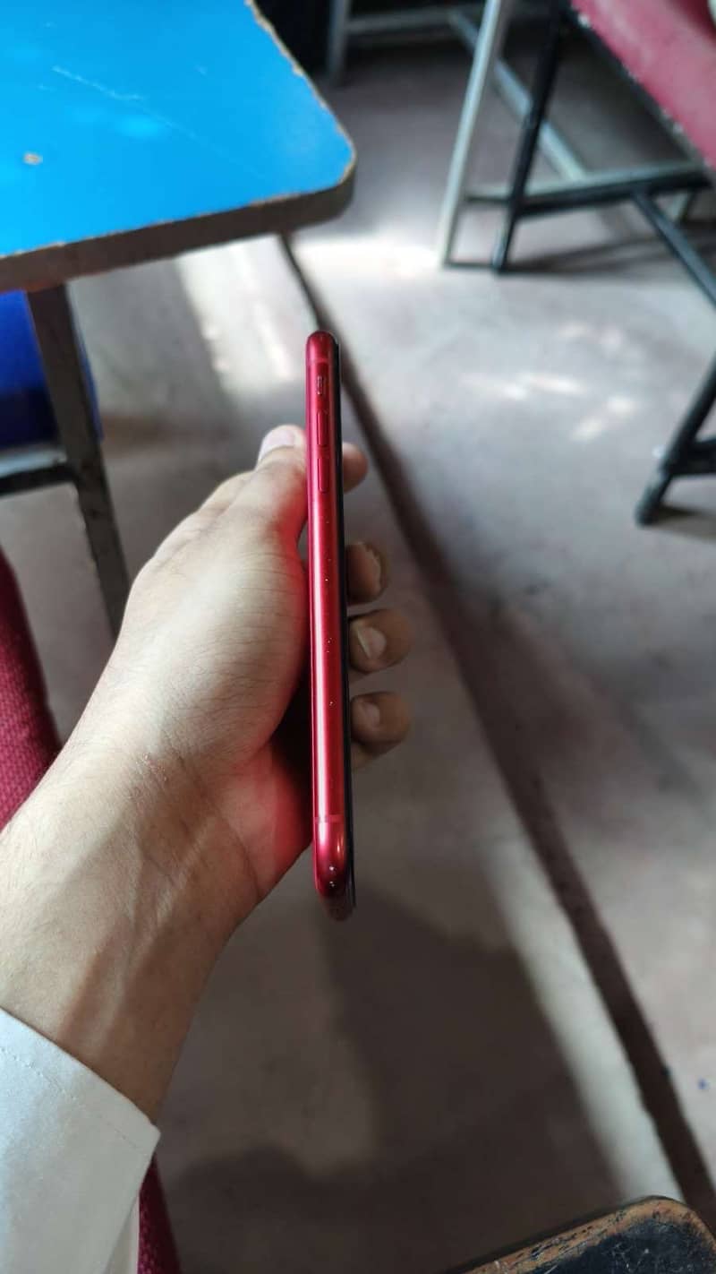 Apple iPhone 11 4