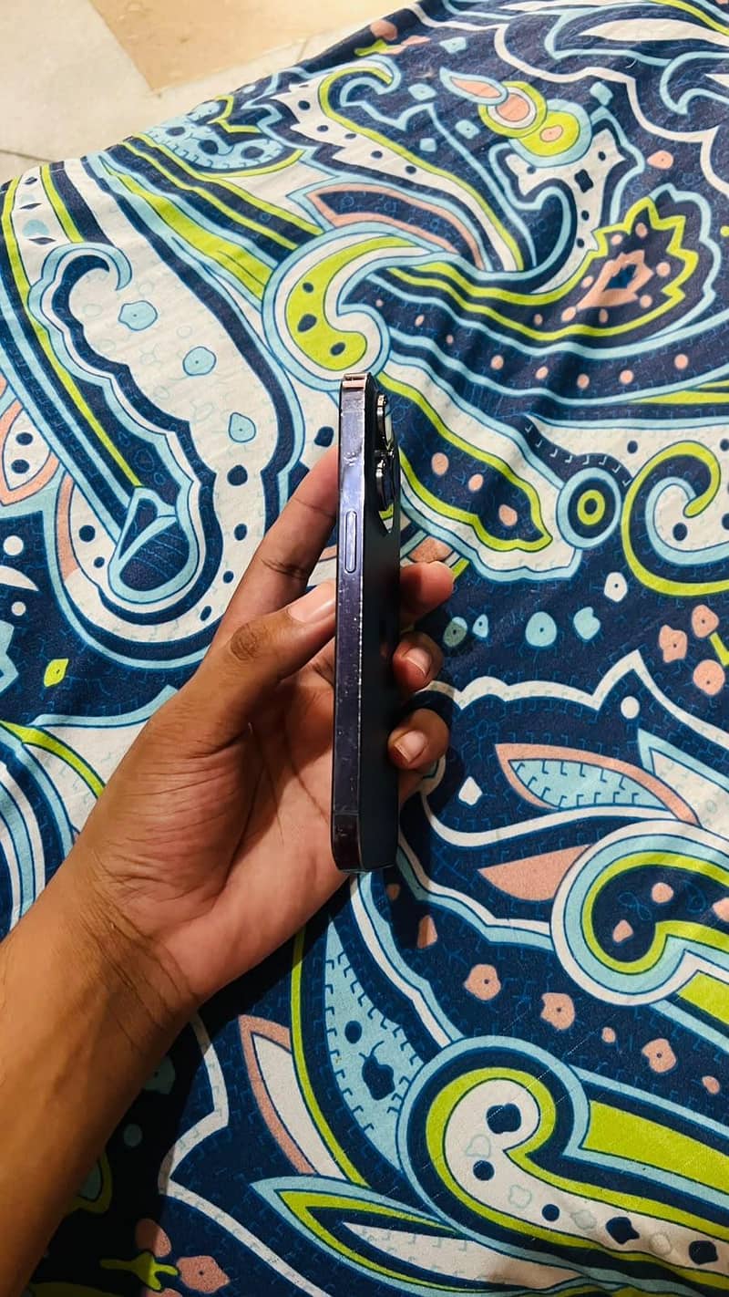 Apple iPhone 14 Pro 2