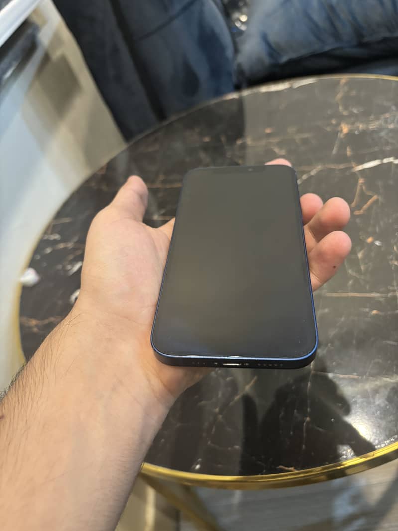 Apple iPhone 12 4