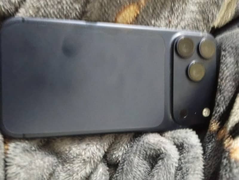 Apple iPhone 17 Pro Max 2