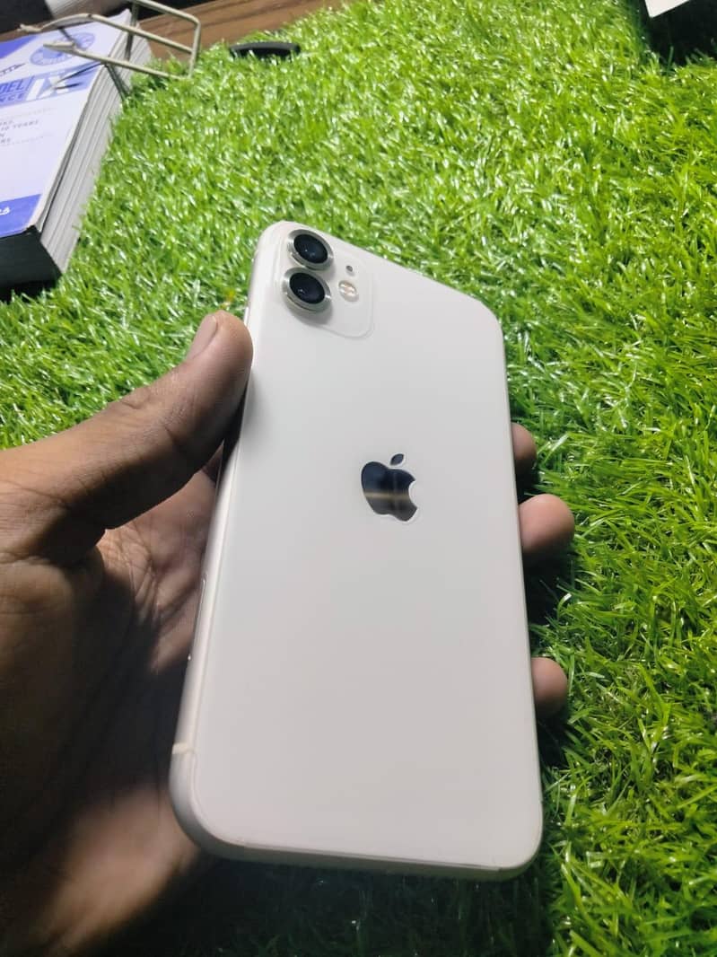 Apple iPhone 11 3