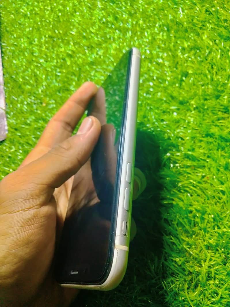 Apple iPhone 11 5