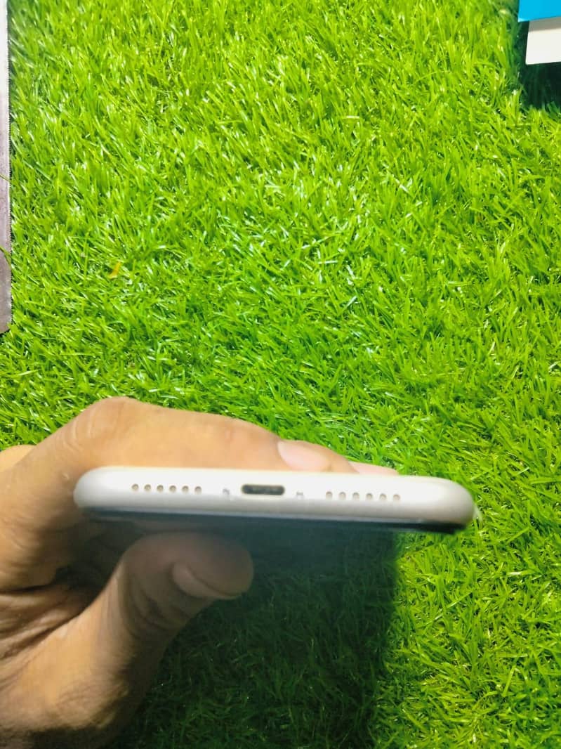 Apple iPhone 11 6
