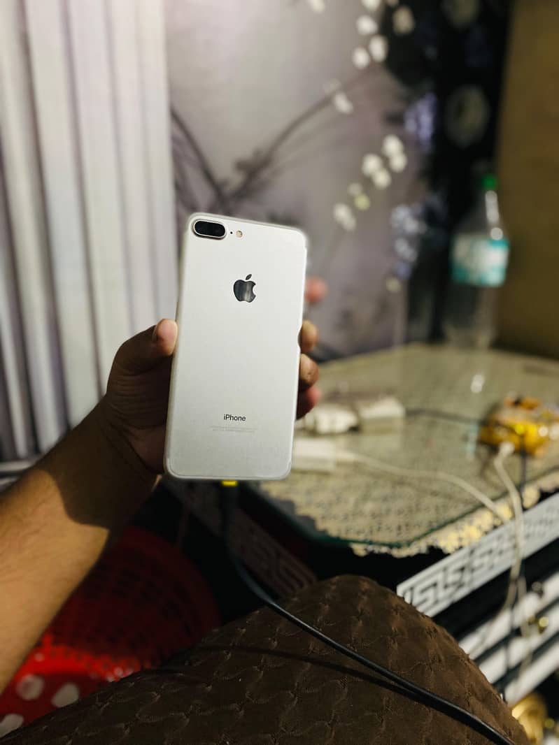 Apple iPhone 7 Plus 3