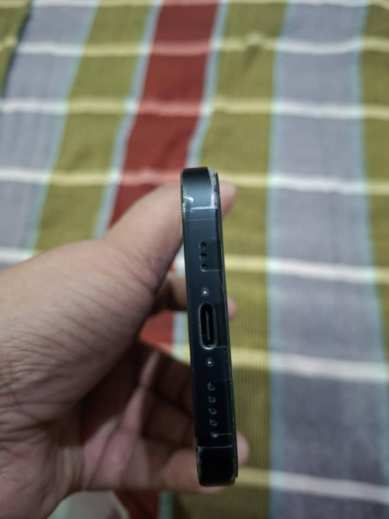 Apple iPhone 15 4