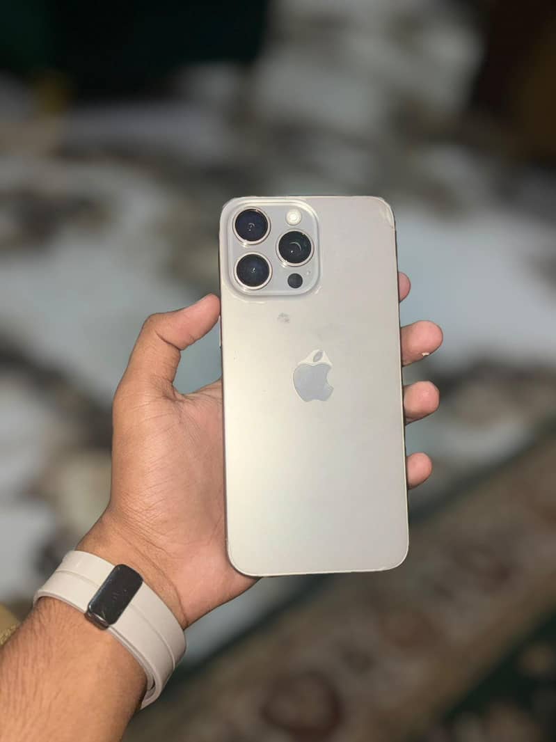 Apple iPhone 15 Pro Max 0