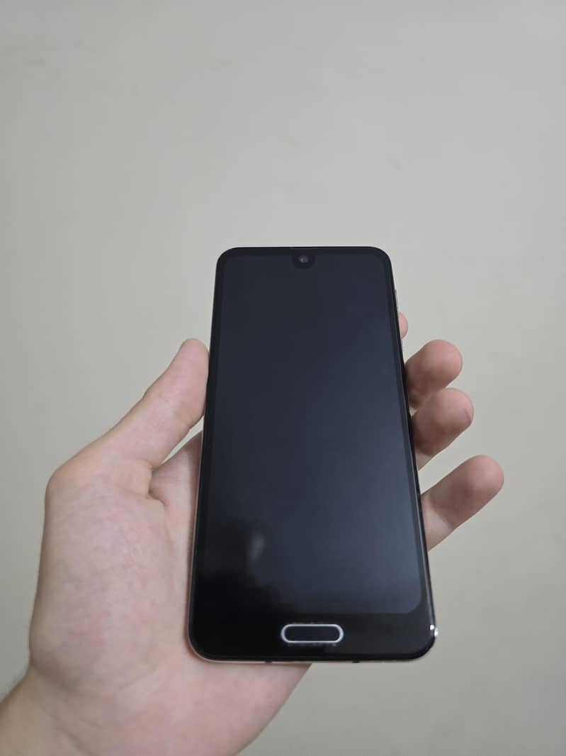 Sharp Aquos R2 1