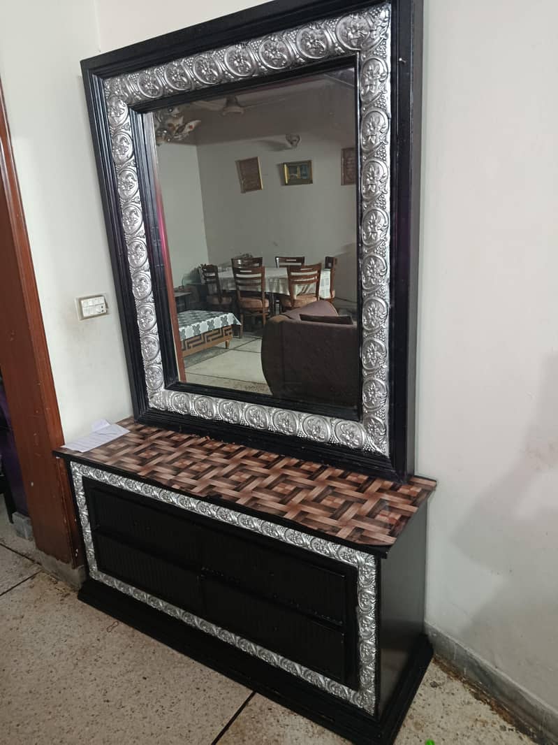 bed sidetable and dressing only 3