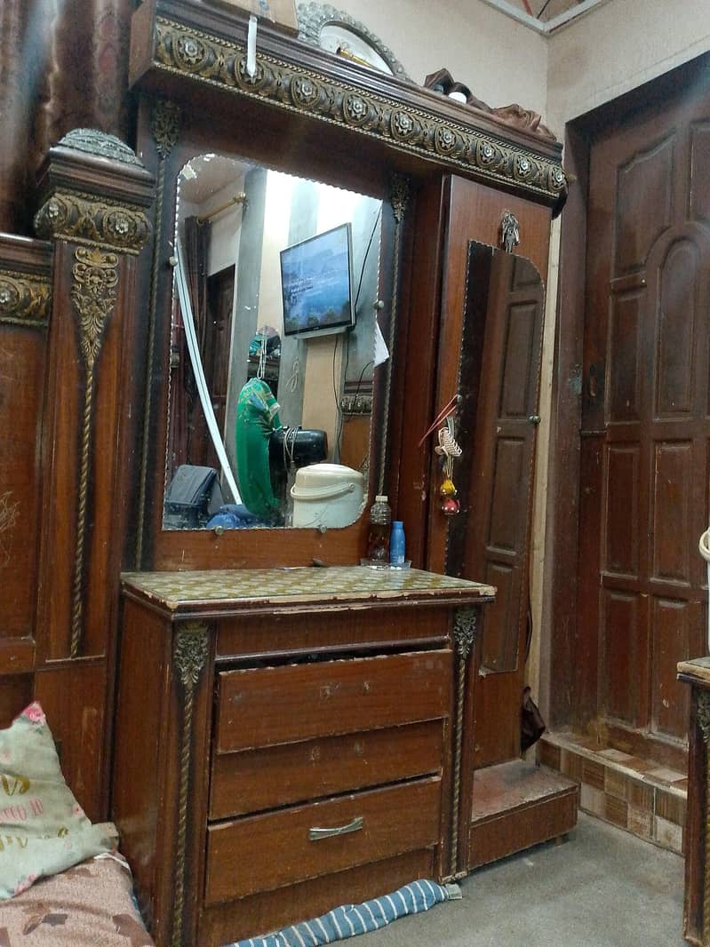 dressing table 0
