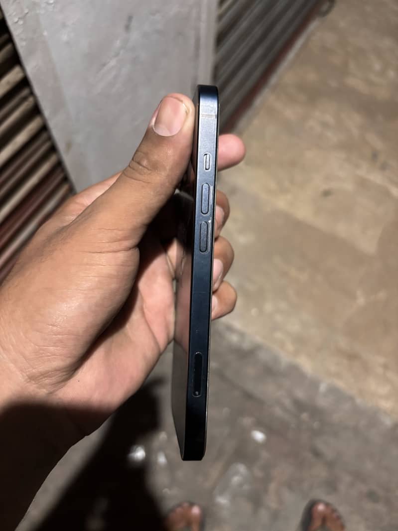 Apple iPhone 13 5