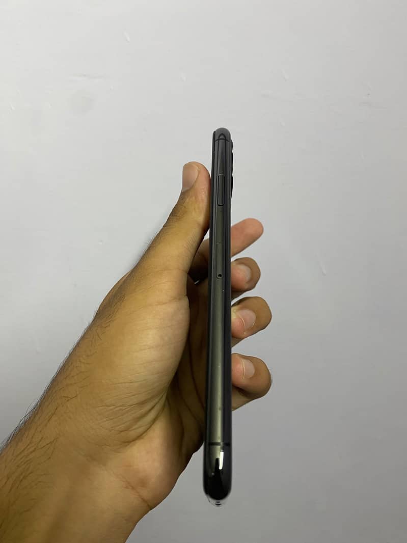 Apple iPhone 11 Pro Max 6