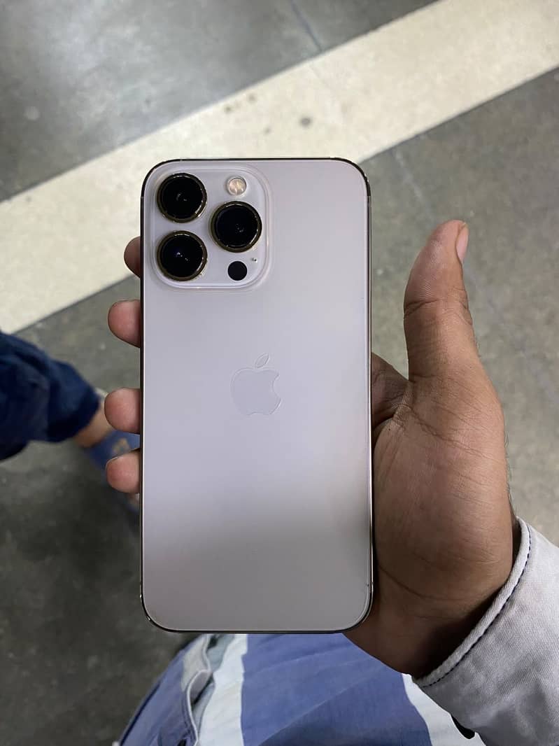 Apple iPhone 13 Pro 3