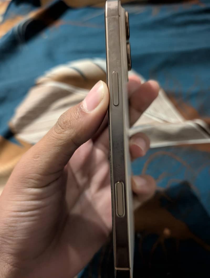 Apple iPhone 16 Pro Max 3