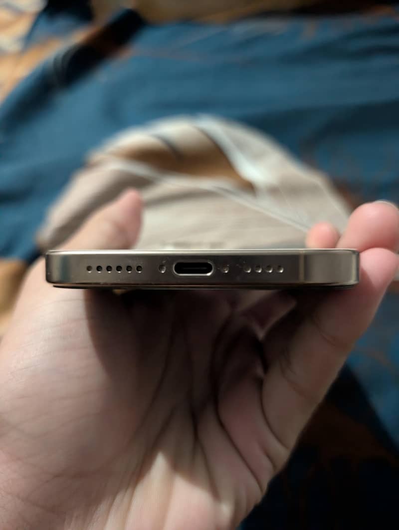 Apple iPhone 16 Pro Max 4