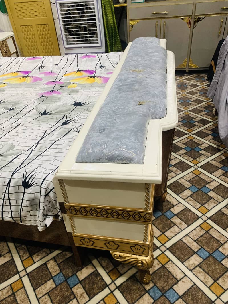 King size double bed 3