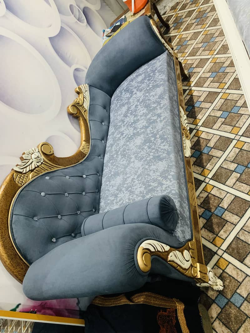 King size double bed 8