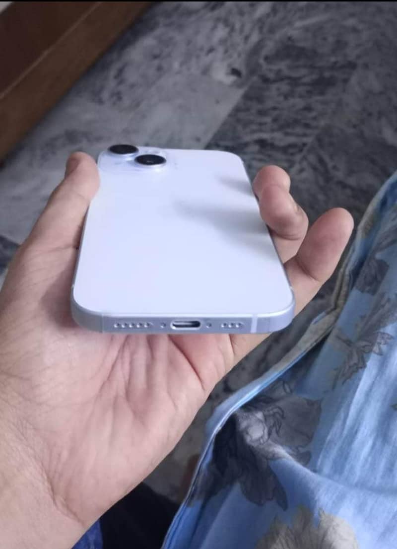Apple iPhone 15 4