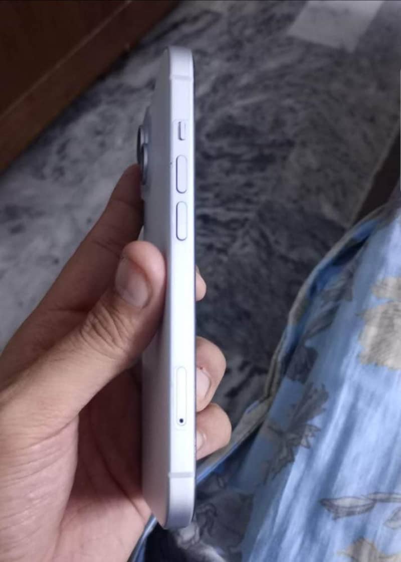 Apple iPhone 15 5