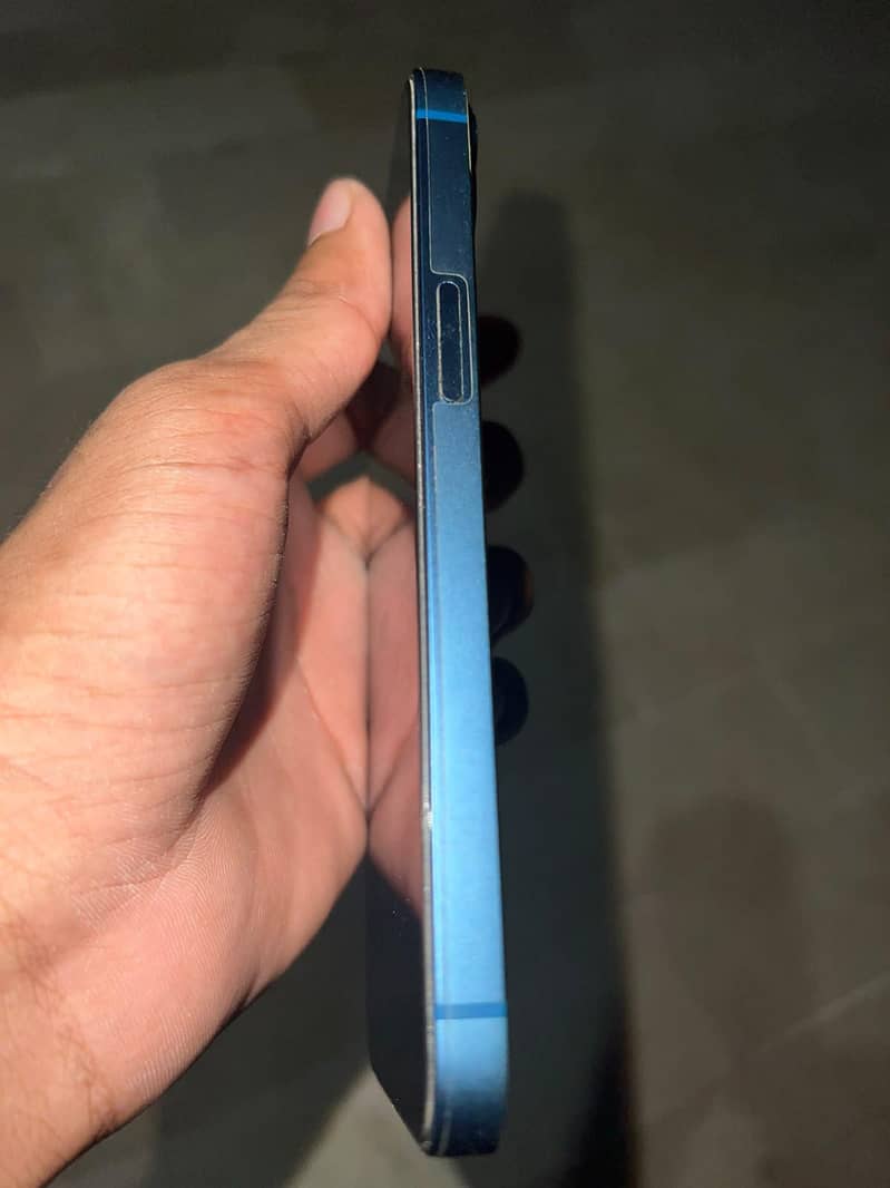 Apple iPhone 13 3