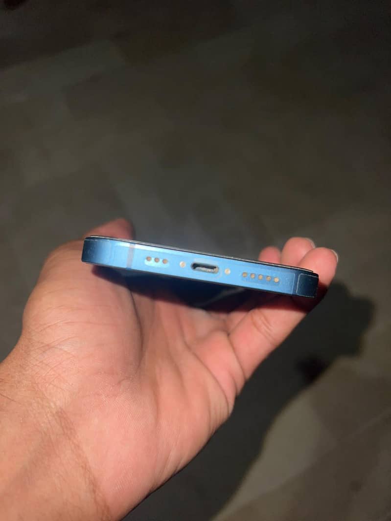 Apple iPhone 13 5