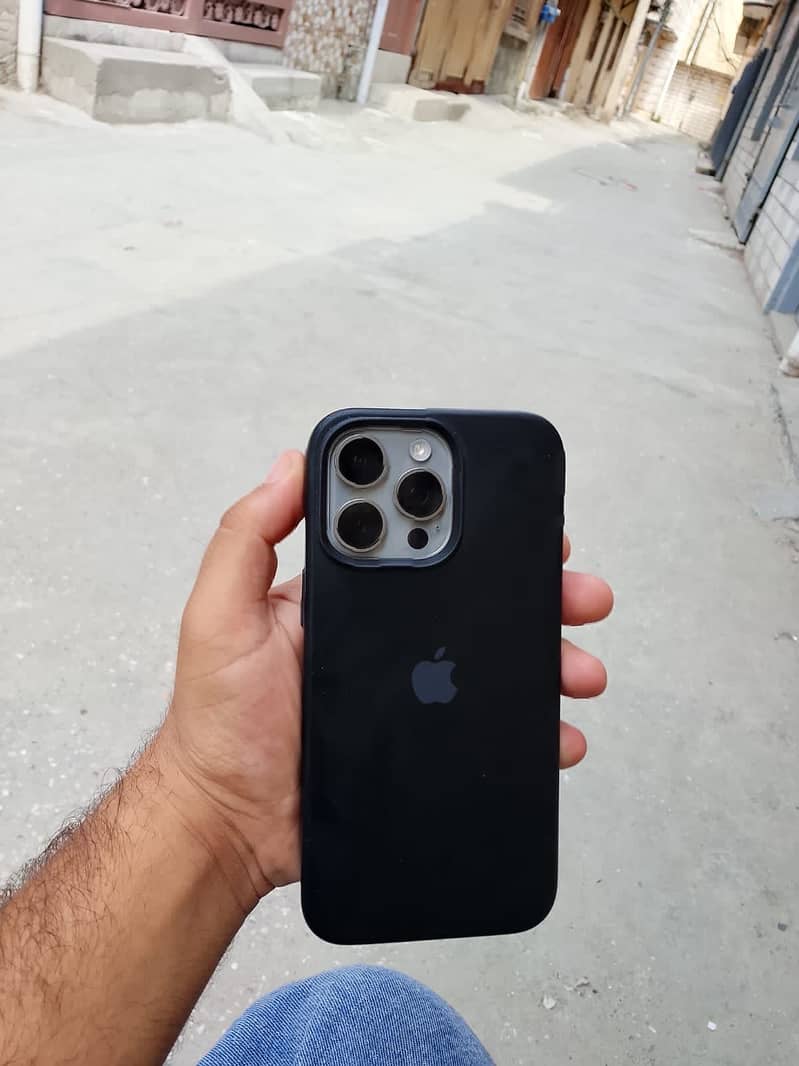 Apple iPhone 15 Pro Max 1