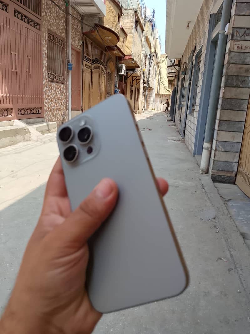 Apple iPhone 15 Pro Max 2