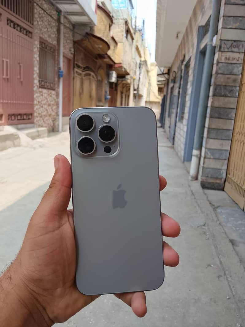 Apple iPhone 15 Pro Max 3