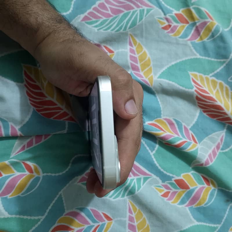 Apple iPhone 14 7
