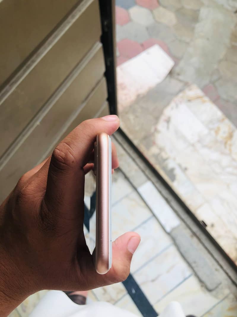 Apple iPhone 8 Plus 1